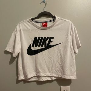 nike women’s crop top